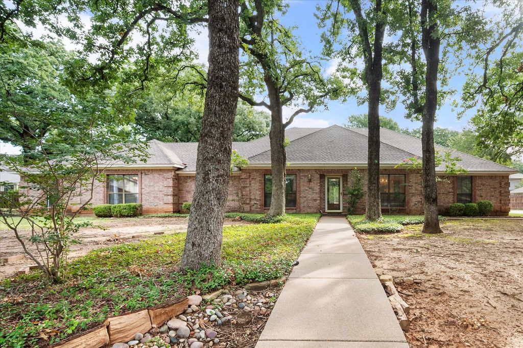 2306 Randy Court, Mansfield, TX 76063
