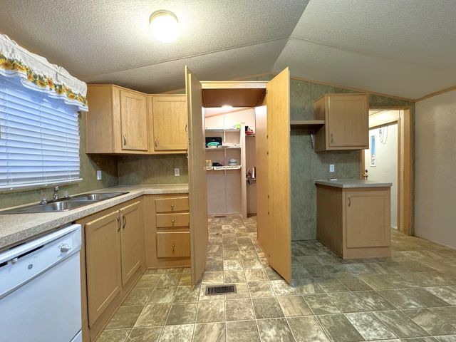 403 N Pitzer Street, Colmesneil, TX 75938