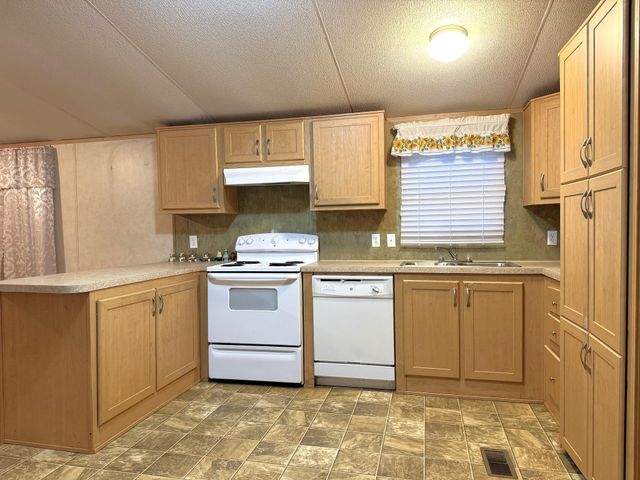 403 N Pitzer Street, Colmesneil, TX 75938