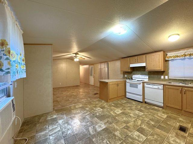 403 N Pitzer Street, Colmesneil, TX 75938