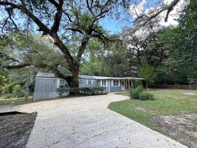 403 N Pitzer Street, Colmesneil, TX 75938