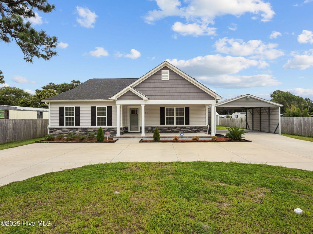 621 West Beaufort Road, Beaufort, NC 28516