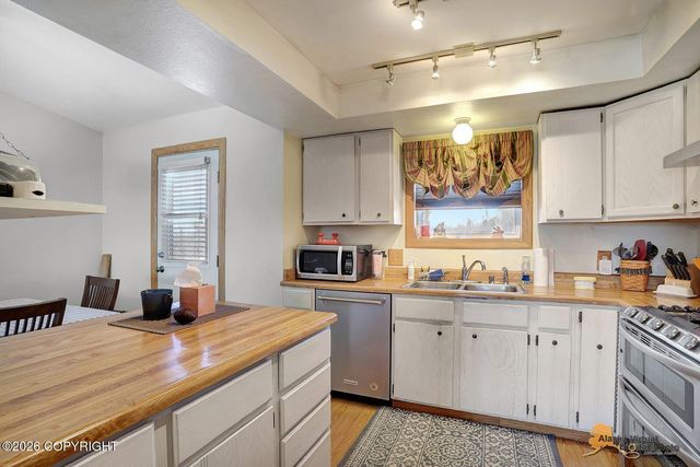 3140 N Dove Lane, Palmer, AK 99645