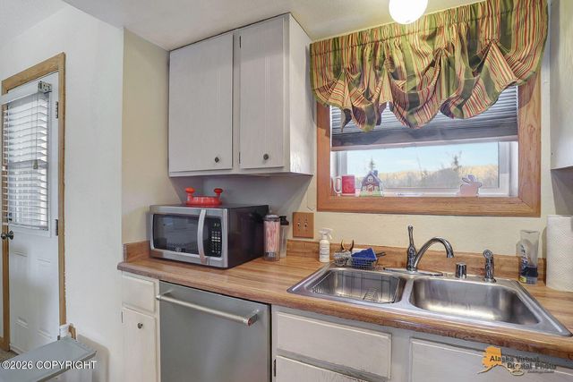 3140 N Dove Lane, Palmer, AK 99645