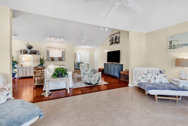 248 Cottonwood Ln., Conway, SC 29526