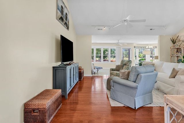 248 Cottonwood Ln., Conway, SC 29526