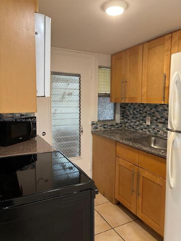 1821 NE 168th St C4, North Miami Beach, FL 33162