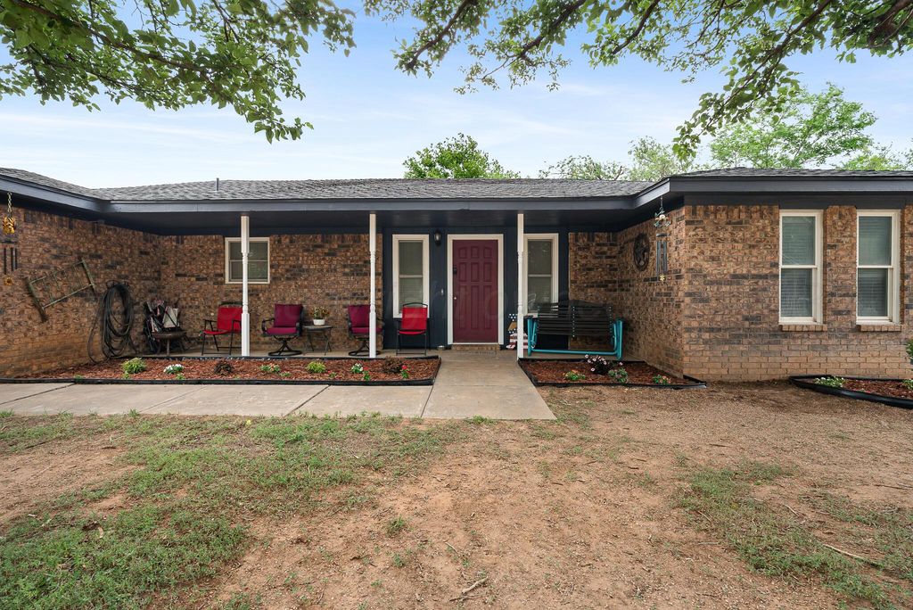 811 SANTA FE Trail, Canyon, TX 79015