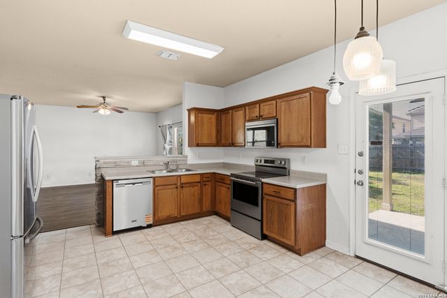 10232 Villa Del Lago, San Antonio, TX 78245