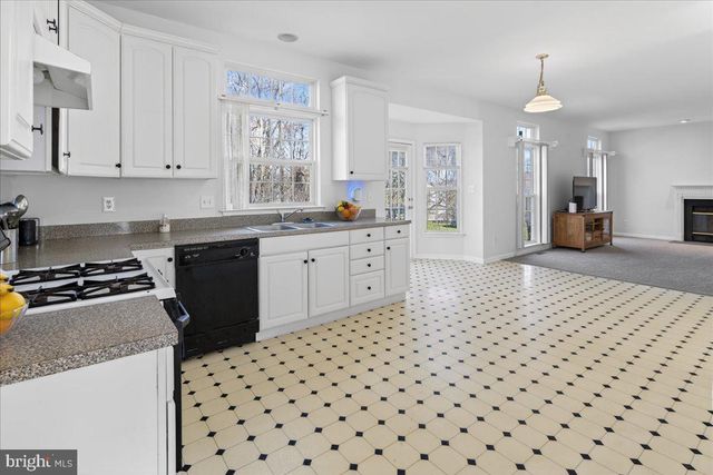 4 KENTWOOD CT, Bordentown, NJ 08505