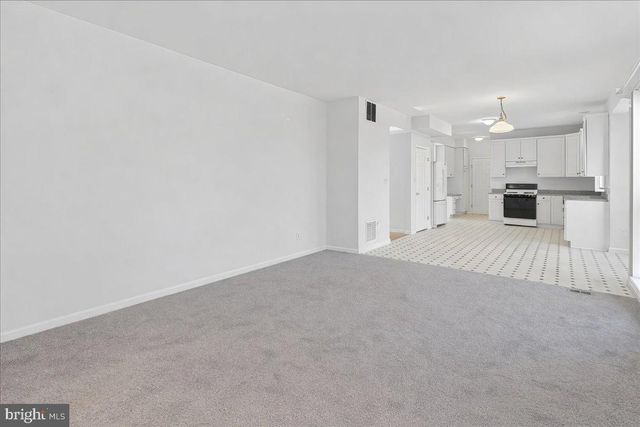 4 KENTWOOD CT, Bordentown, NJ 08505