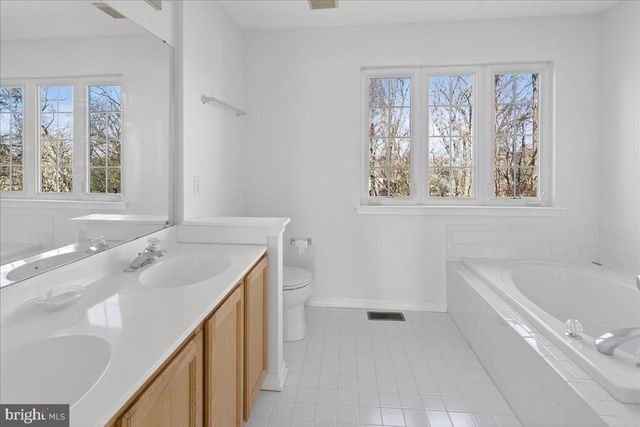 4 KENTWOOD CT, Bordentown, NJ 08505