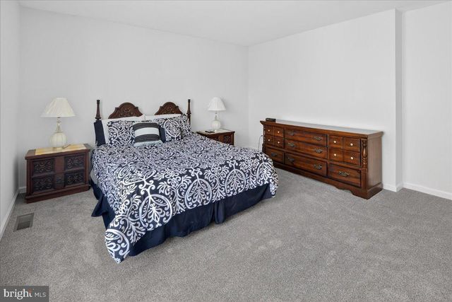 4 KENTWOOD CT, Bordentown, NJ 08505