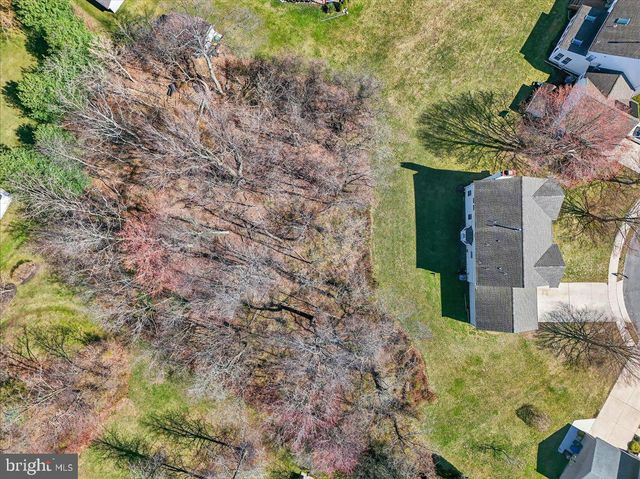 4 KENTWOOD CT, Bordentown, NJ 08505