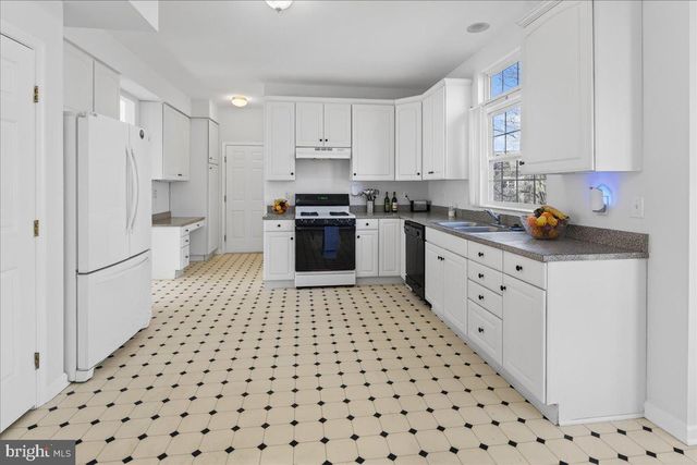 4 KENTWOOD CT, Bordentown, NJ 08505