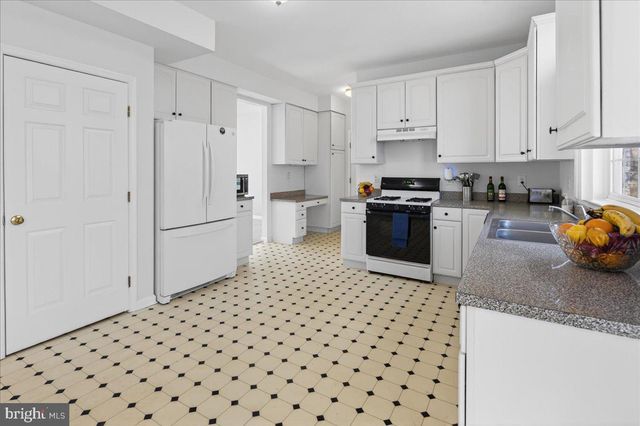 4 KENTWOOD CT, Bordentown, NJ 08505