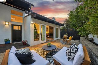 6930 Snake Rd, Oakland, CA 94611