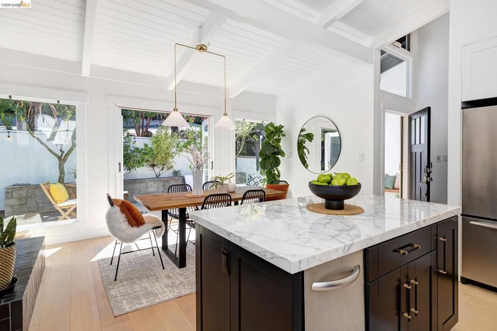 Image 18 of property listing at 6930 Snake Rd, Oakland, CA 94611