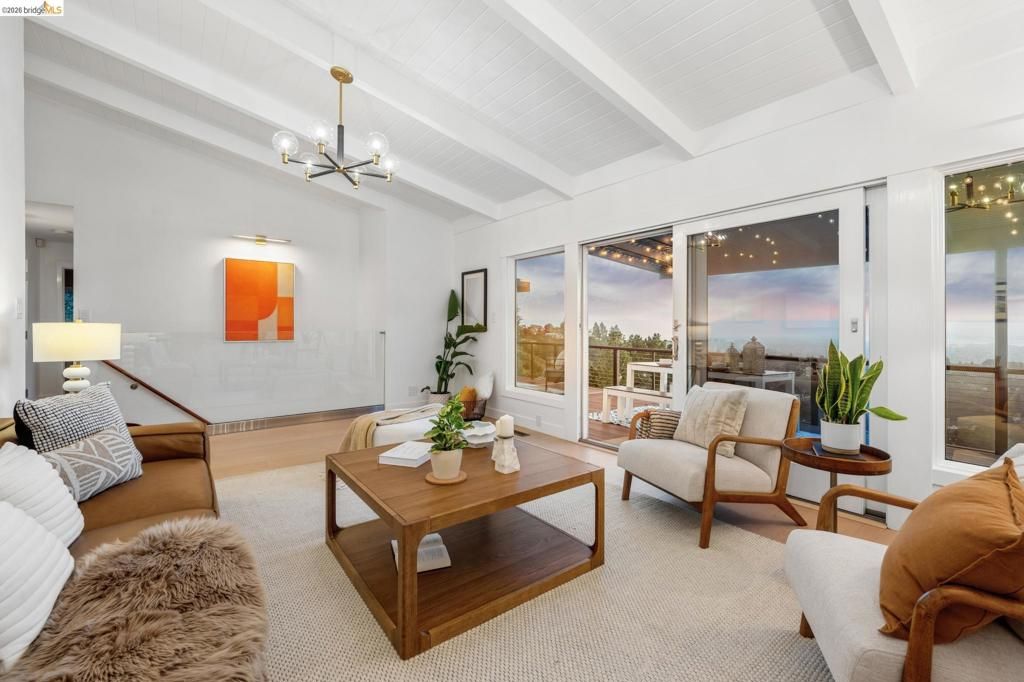 Image 2 of property listing at 6930 Snake Rd, Oakland, CA 94611