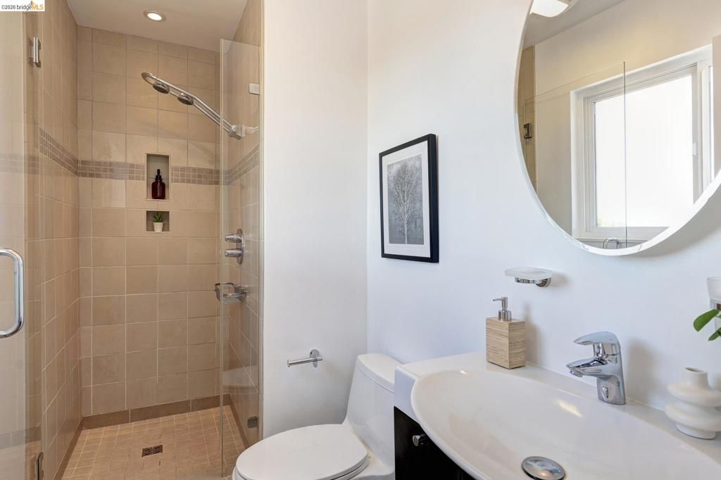 Image 27 of property listing at 6930 Snake Rd, Oakland, CA 94611