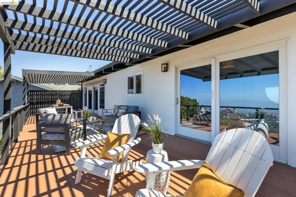 Image 30 of property listing at 6930 Snake Rd, Oakland, CA 94611