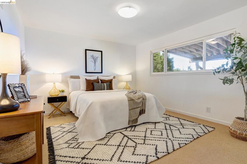 Image 34 of property listing at 6930 Snake Rd, Oakland, CA 94611