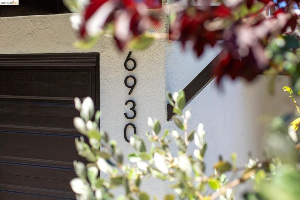 Image 43 of property listing at 6930 Snake Rd, Oakland, CA 94611