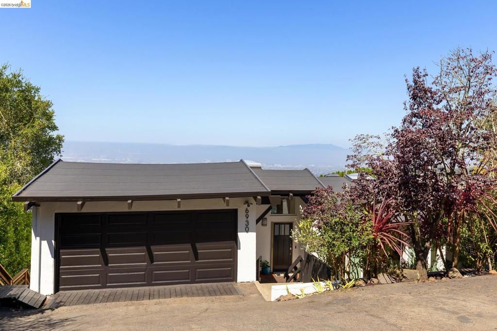 Image 44 of property listing at 6930 Snake Rd, Oakland, CA 94611
