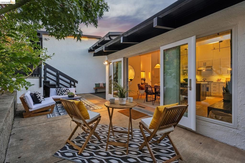 Image 48 of property listing at 6930 Snake Rd, Oakland, CA 94611