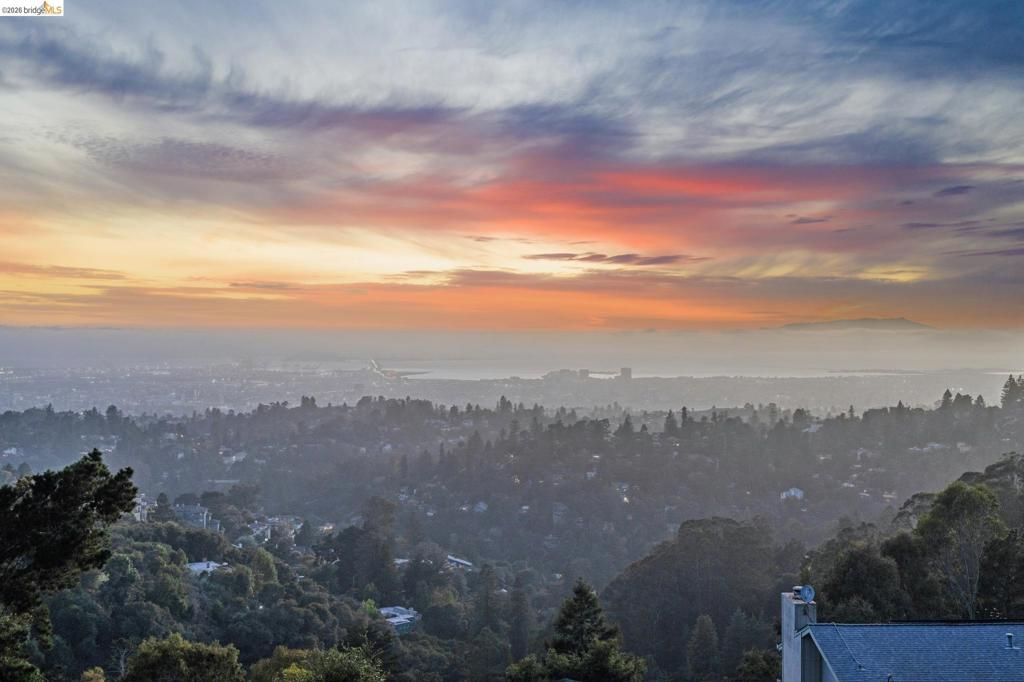 Image 56 of property listing at 6930 Snake Rd, Oakland, CA 94611