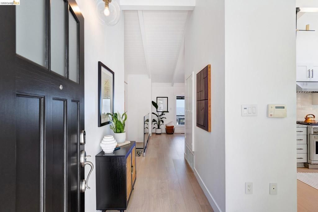 Image 6 of property listing at 6930 Snake Rd, Oakland, CA 94611