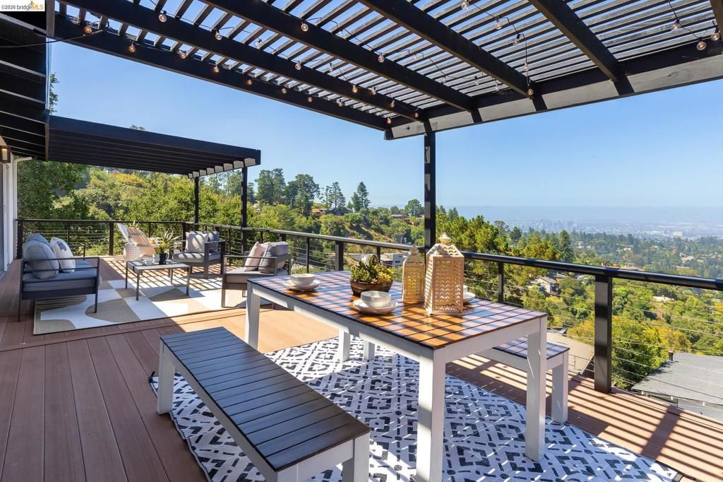 Image 9 of property listing at 6930 Snake Rd, Oakland, CA 94611
