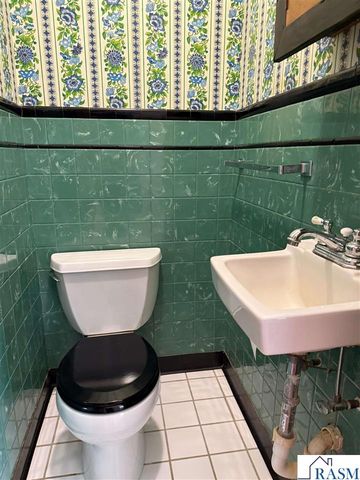 16 Bruce Court, Mankato, MN 56001