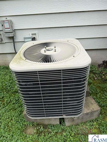 16 Bruce Court, Mankato, MN 56001