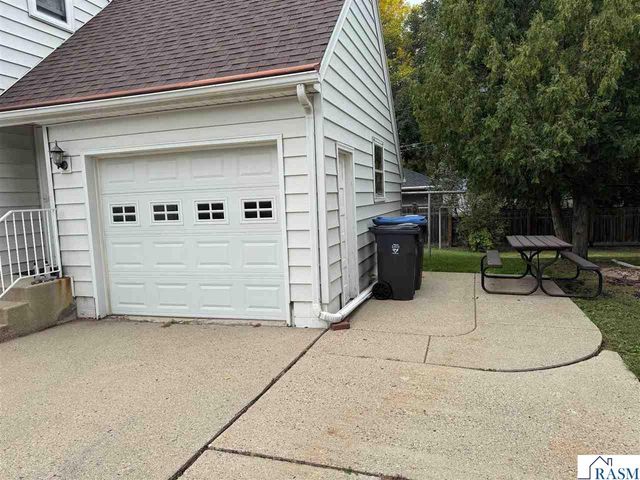 16 Bruce Court, Mankato, MN 56001