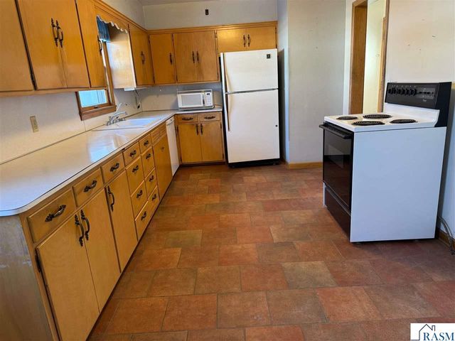 16 Bruce Court, Mankato, MN 56001