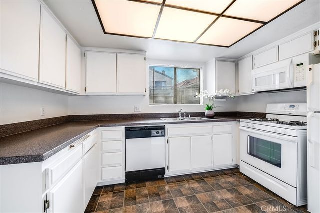 225 N Rose Street 307, Burbank, CA 91505