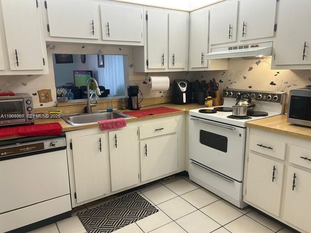 2840 Somerset Drive 400M, Lauderdale Lakes, FL 33311