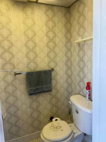 2840 Somerset Drive 400M, Lauderdale Lakes, FL 33311
