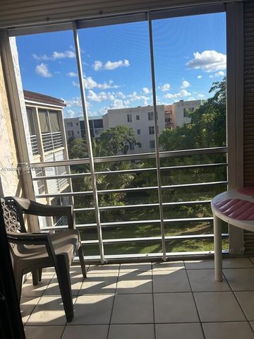 2840 Somerset Drive 400M, Lauderdale Lakes, FL 33311