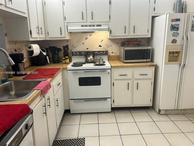 2840 Somerset Drive 400M, Lauderdale Lakes, FL 33311
