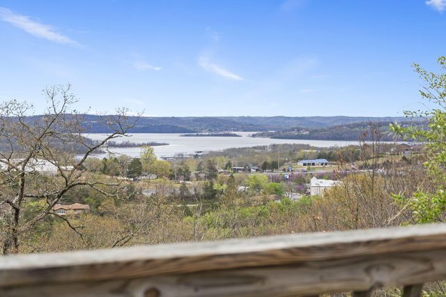 10 Greenview Drive, Kimberling City, MO 65686