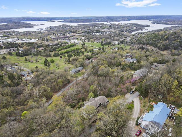 10 Greenview Drive, Kimberling City, MO 65686