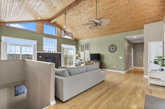 10 Greenview Drive, Kimberling City, MO 65686