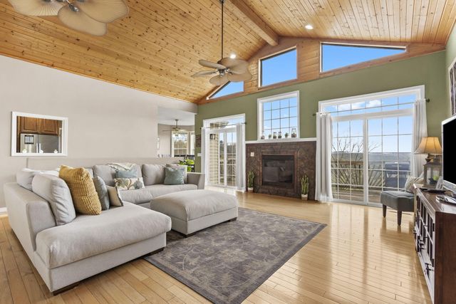 10 Greenview Drive, Kimberling City, MO 65686