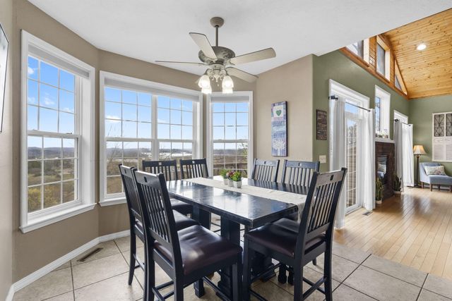 10 Greenview Drive, Kimberling City, MO 65686