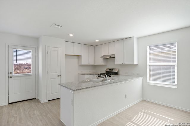5510 Basil Chase, St Hedwig, TX 78152
