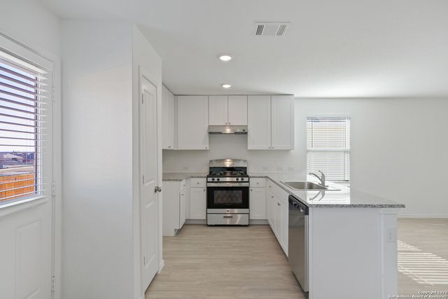 5510 Basil Chase, St Hedwig, TX 78152