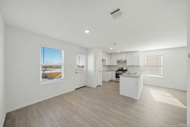 5510 Basil Chase, St Hedwig, TX 78152
