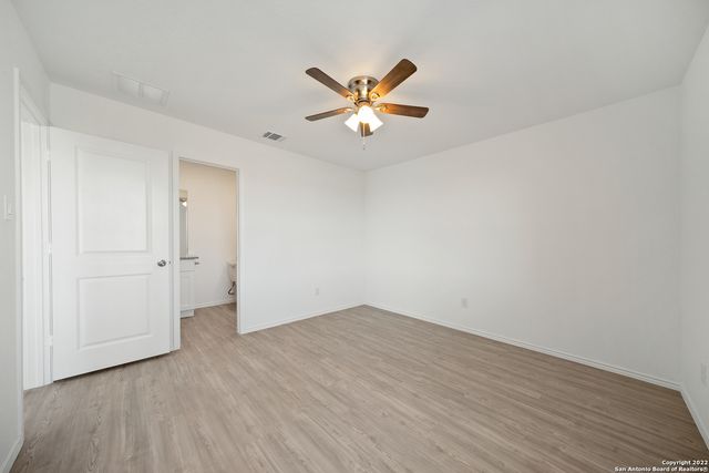 5510 Basil Chase, St Hedwig, TX 78152